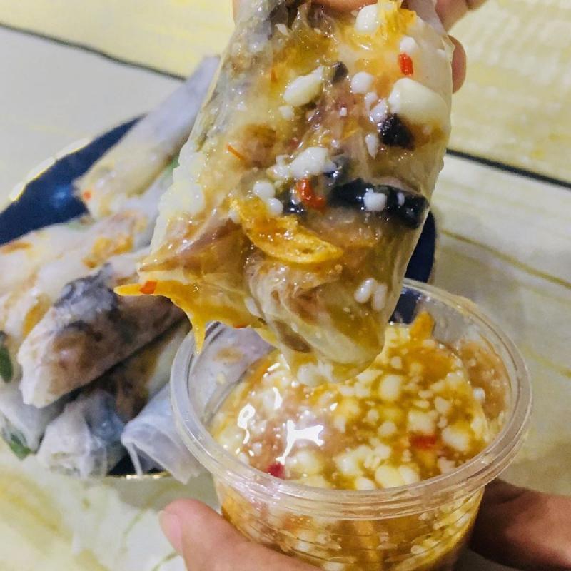 Bánh tráng cuốn sốt bơ me Dì Hồng