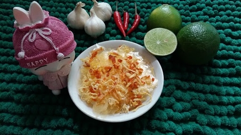 Hiện nay, ngoài trà sữa ra thì bánh tráng trộn cũng đang trở thành món ăn vặt hấp dẫn mọi người, nhất là giới trẻ. Tuy nhiên câu hỏi “bánh tráng trộn bao nhiêu calo” luôn được các nàng “lỡ mập” đặc biệt quan tâm. Bài viết sau đây chúng tôi sẽ cùng bạn đi tìm câu trả lời nhé!