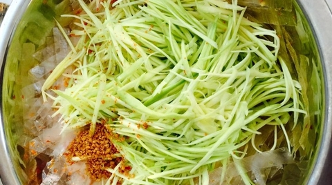 Bước trộn bánh tráng trộn ngon