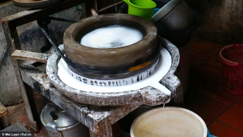 Nguyên liệu chính làm bánh tráng là từ bột gạo