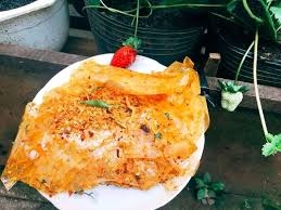 Bánh tráng khô gà là sự kết hợp hài hòa của các nguyên liệu tự nhiên