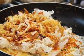 Bánh tráng chiên là một món ăn hấp dẫn dành tặng những người yêu ẩm thực