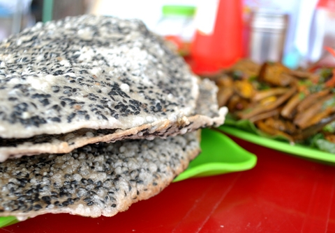 Bánh đa nướng mè