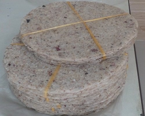 hinh-anh-1-3fad24f6-9a7e-4361-9d5d-98da09a6e1a8 Bánh tráng hấp dẫn với vị thơm, béo ngậy của dừa