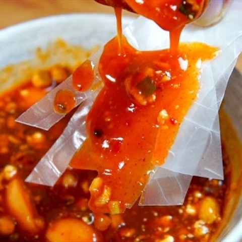 Nước sốt quyết định món bánh tráng sate có ngon hay không