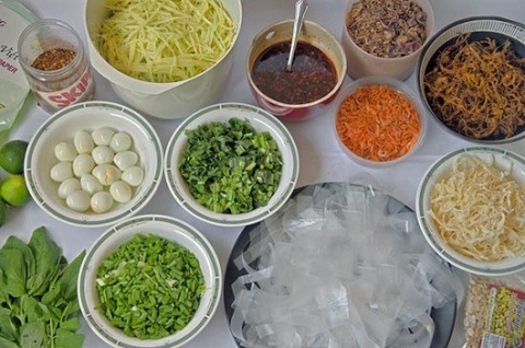 so-che-nguyen-lieu-lam-banh-trang-tron-me Sơ chế nguyên liệu làm bánh tráng trộn me