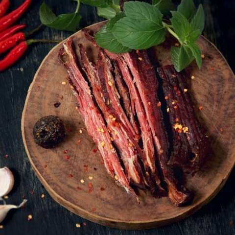 Sơ chế nguyên liệu làm bánh tráng trộn